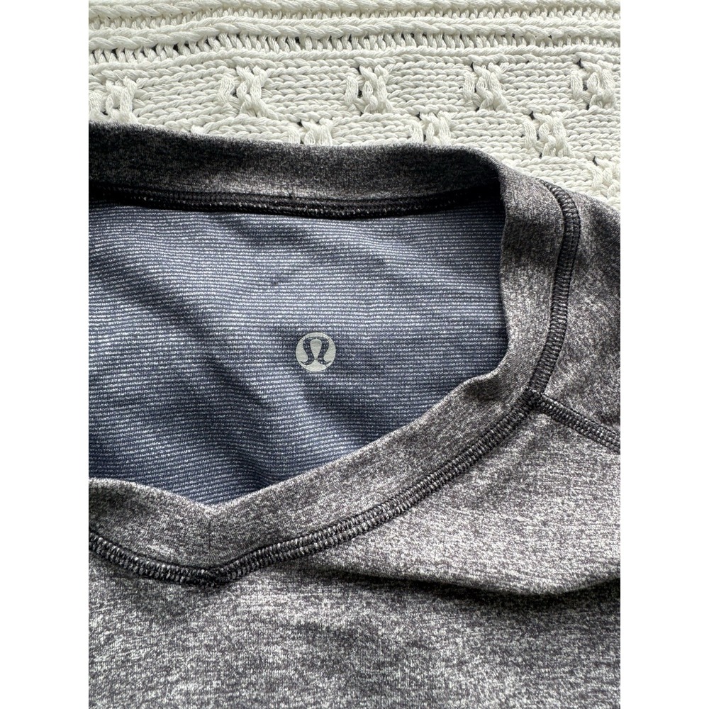 Lululemon Men's Long Sleeve Shirt XL Live in Practice, Seamless, Athletic